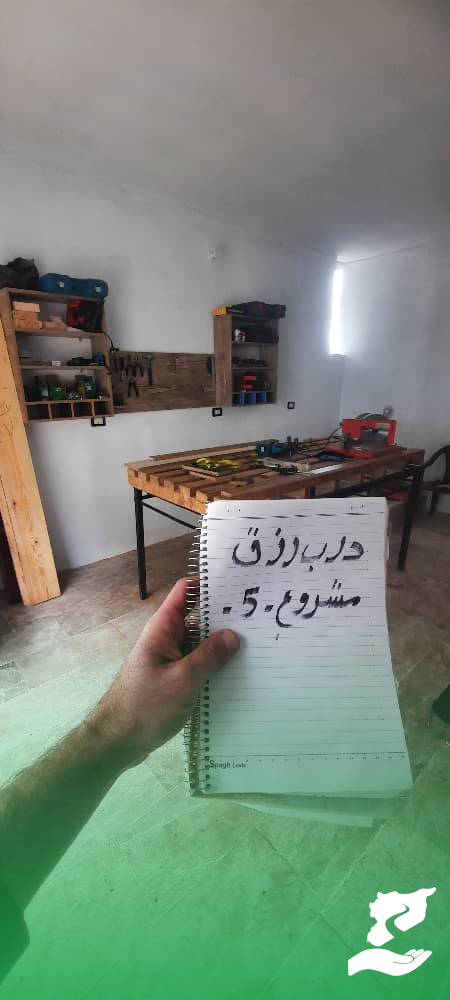 ورشة نجارة وأعمال خشبية يدوية